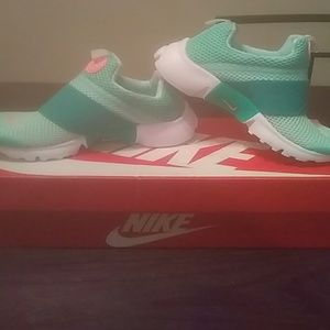 Toddler girls Nike prestos